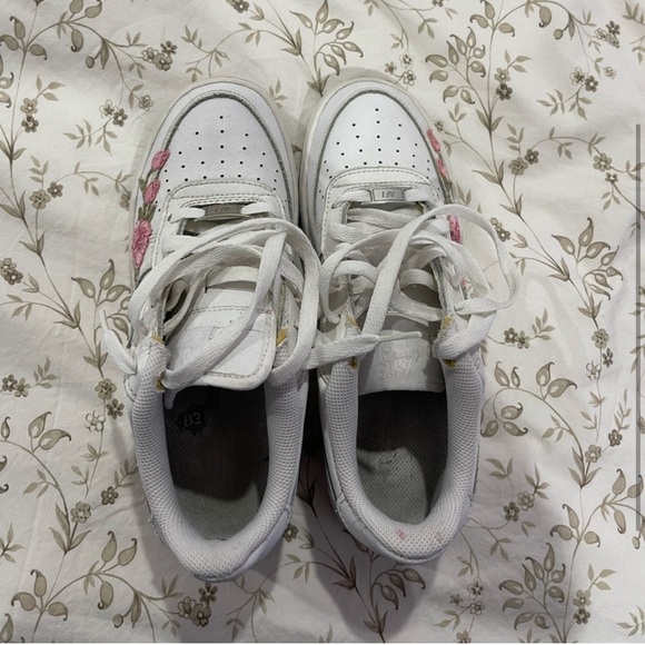 Custom Pink flowered Air Force 1s - Picture 2 of 5